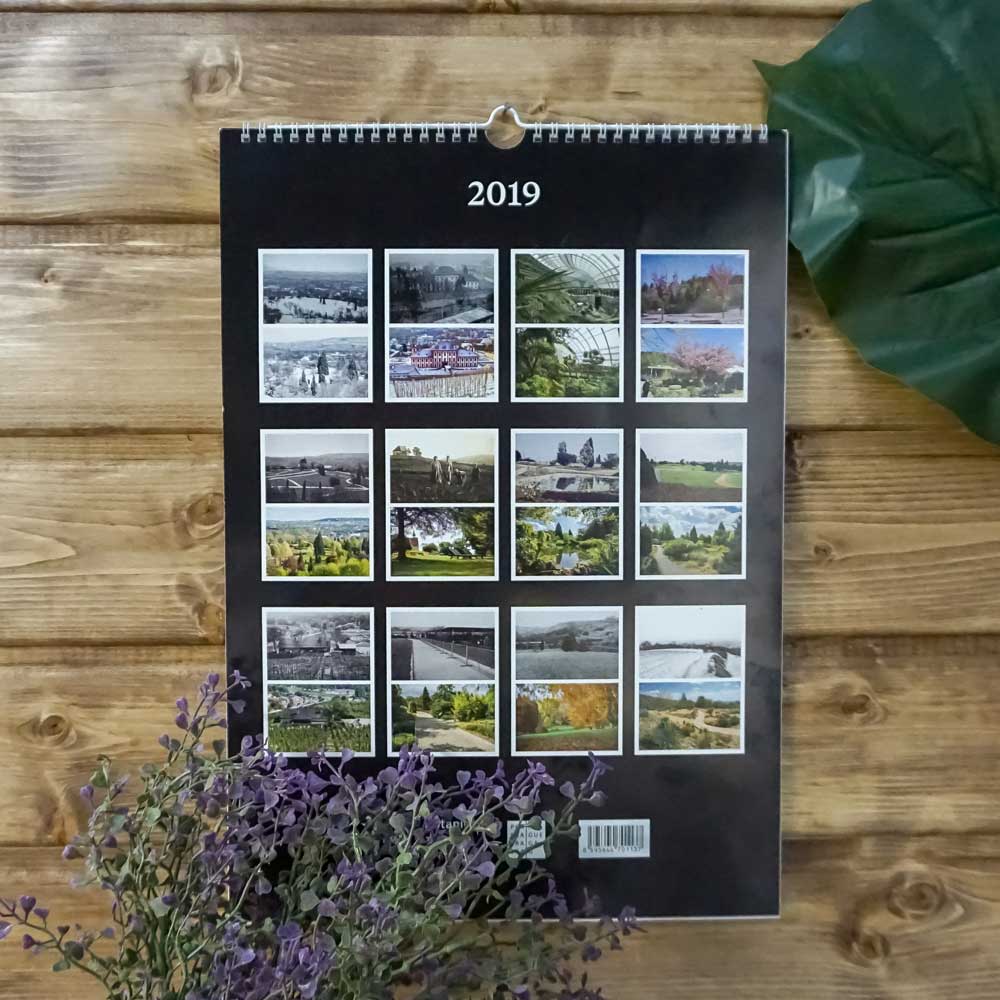 Nástěnný kalendář s fotografiemi svázaný spirálou TWIN WIRE