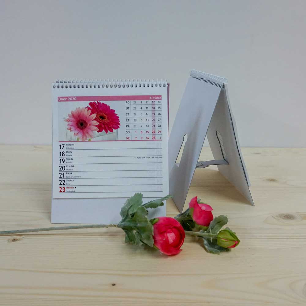 Týdenní stolní kalendář s květinami vyrobený na zakázku